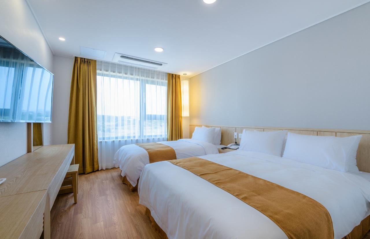 Thira Hotel Seogwipo Bagian luar foto