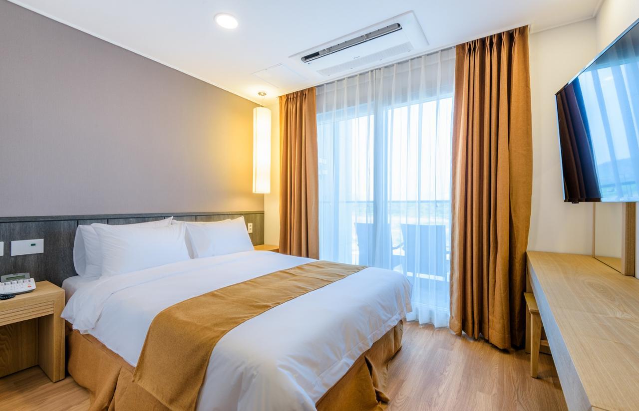 Thira Hotel Seogwipo Bagian luar foto