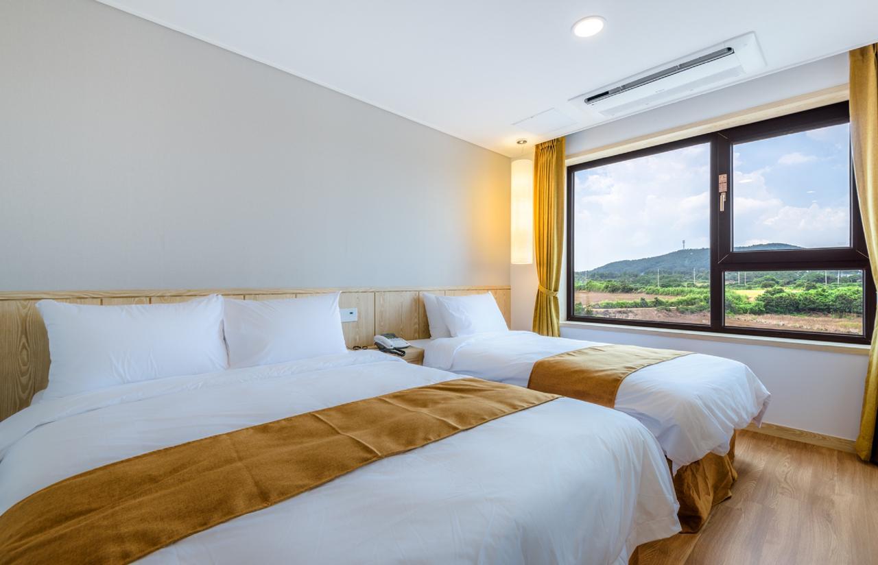 Thira Hotel Seogwipo Bagian luar foto